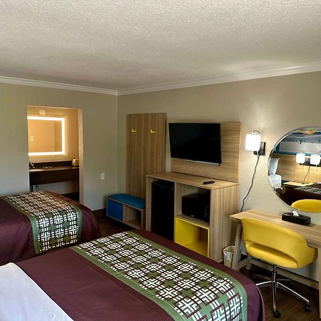 Days Inn By Wyndham Houston East Exterior photo